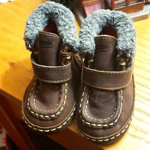 Reebok Weebok euc size 2